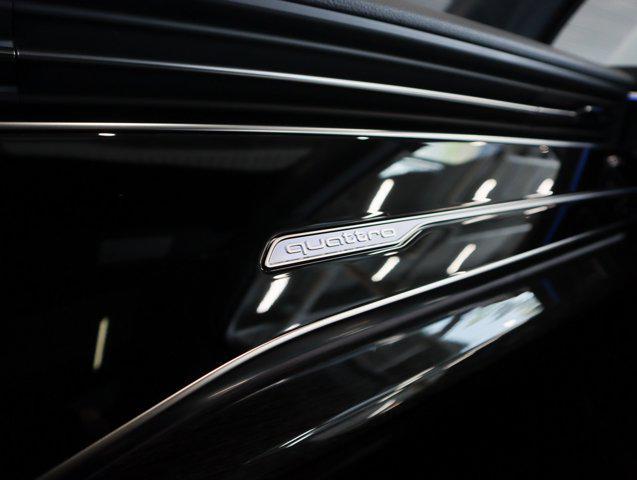 Photo of 2025 Glacier White Metallic Audi Q7