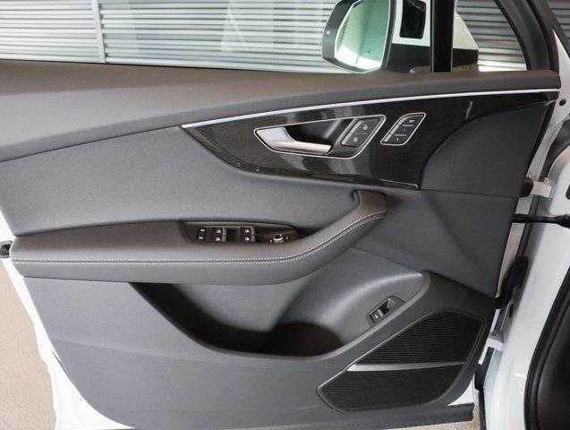 Photo of 2025 Glacier White Metallic Audi Q7
