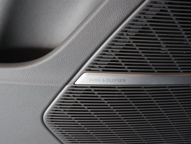 Photo of 2025 Glacier White Metallic Audi Q7