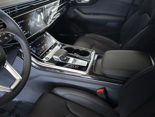 Photo of 2025 Glacier White Metallic Audi Q7