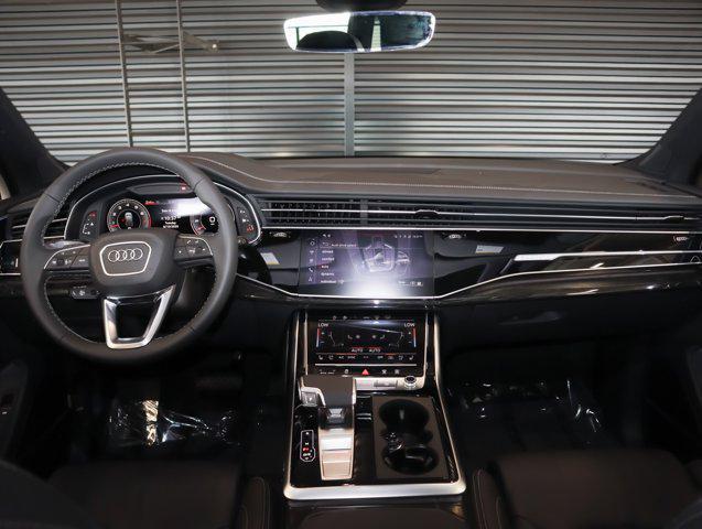 Photo of 2025 Glacier White Metallic Audi Q7
