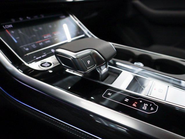Photo of 2025 Glacier White Metallic Audi Q7