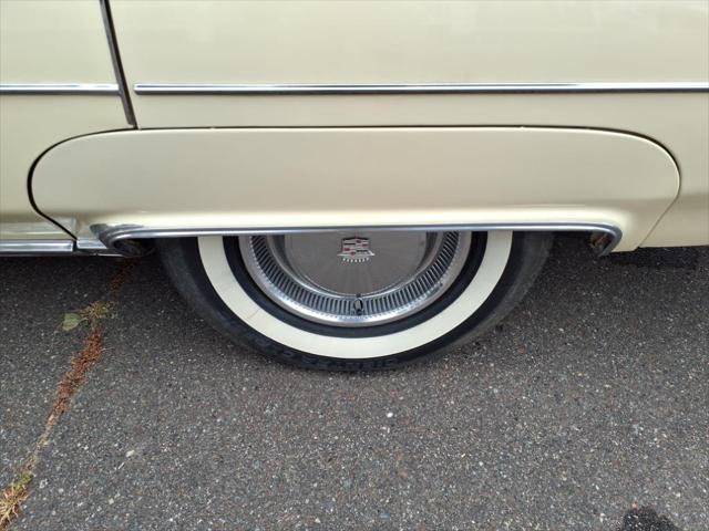 Photo of 1976 Yellow Cadillac DeVille