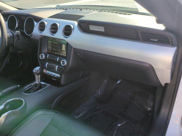 Photo of 2015 Oxford White Ford Mustang