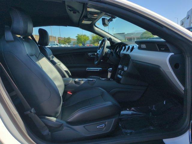 Photo of 2015 Oxford White Ford Mustang