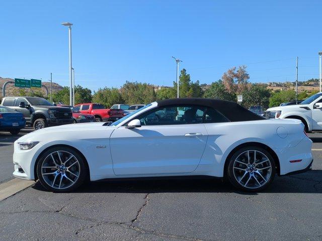 Photo of 2015 Oxford White Ford Mustang