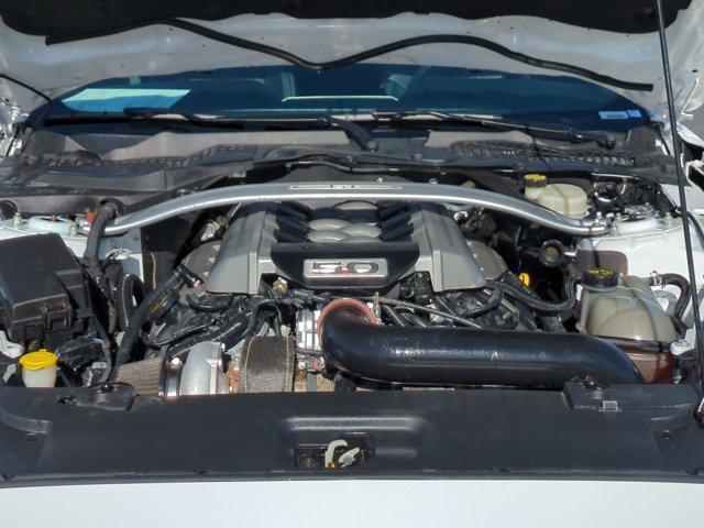 Photo of 2015 Oxford White Ford Mustang