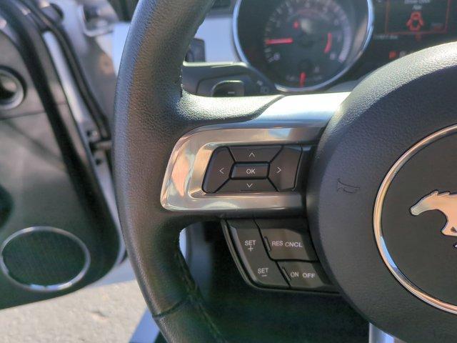 Photo of 2015 Oxford White Ford Mustang