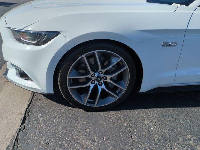 Photo of 2015 Oxford White Ford Mustang