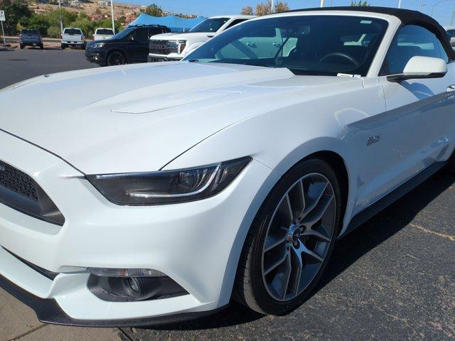 Photo of 2015 Oxford White Ford Mustang
