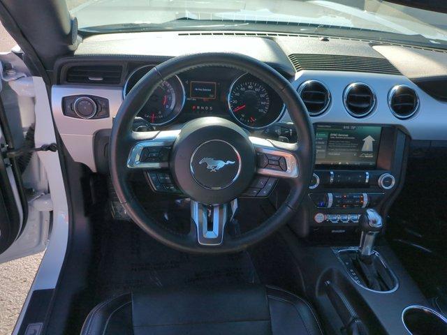 Photo of 2015 Oxford White Ford Mustang