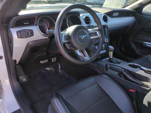 Photo of 2015 Oxford White Ford Mustang