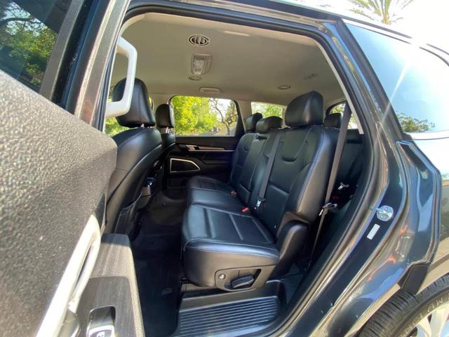 Photo of 2020 Gray Kia Telluride