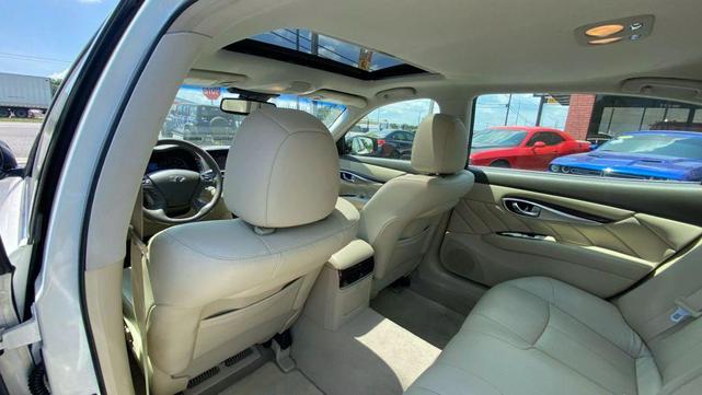 Photo of 2015 Moonlight White INFINITI Q70L