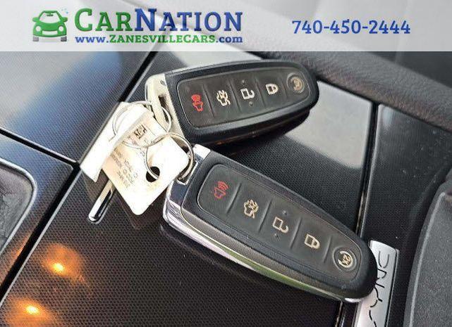 Photo of 2017 Ingot Silver Ford Taurus