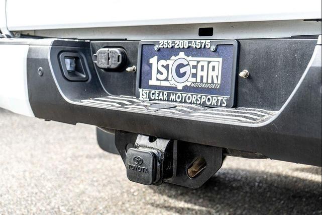 Photo of 2018 Super White Toyota Tundra