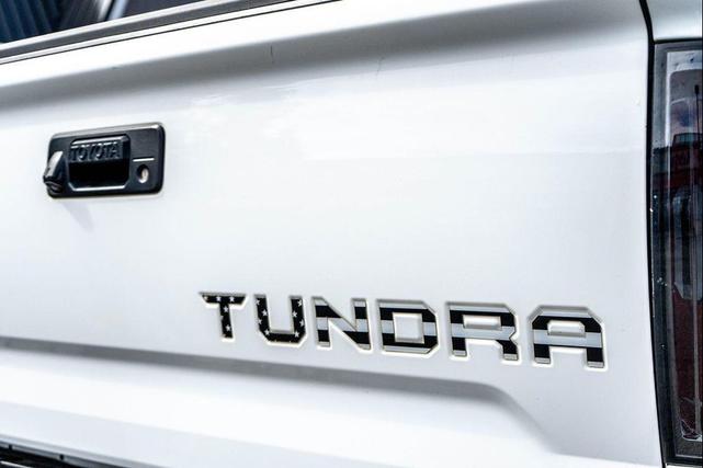 Photo of 2018 Super White Toyota Tundra