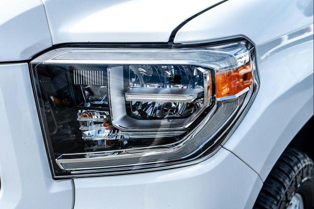 Photo of 2018 Super White Toyota Tundra