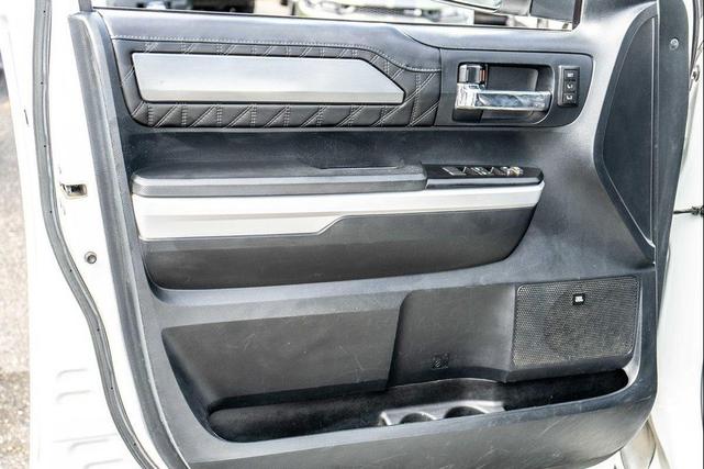 Photo of 2018 Super White Toyota Tundra
