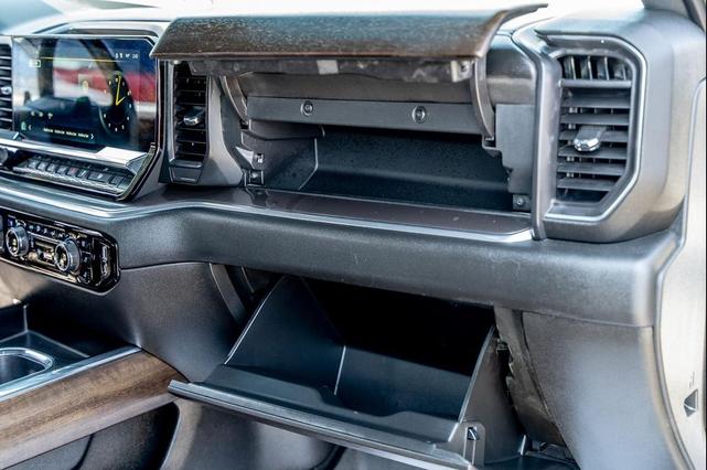 Photo of 2023 Iridescent Pearl Tricoat Chevrolet Silverado 1500