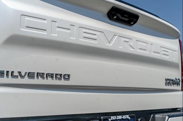 Photo of 2023 Iridescent Pearl Tricoat Chevrolet Silverado 1500