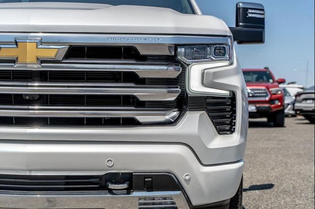 Photo of 2023 Iridescent Pearl Tricoat Chevrolet Silverado 1500