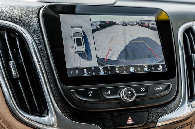 Photo of 2020 Mosaic Black Metallic Chevrolet Equinox