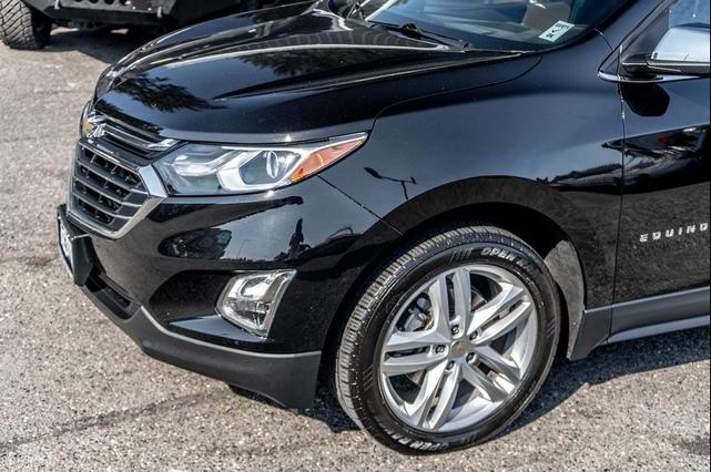 Photo of 2020 Mosaic Black Metallic Chevrolet Equinox