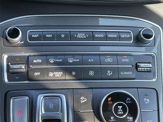 Photo of 2022 Silver Hyundai SANTA FE HEV