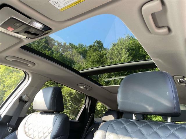 Photo of 2022 Silver Hyundai SANTA FE HEV