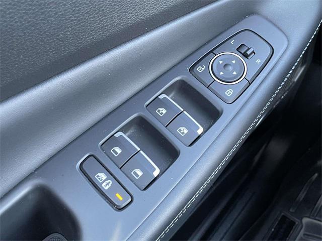 Photo of 2022 Silver Hyundai SANTA FE HEV
