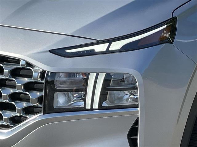 Photo of 2022 Silver Hyundai SANTA FE HEV