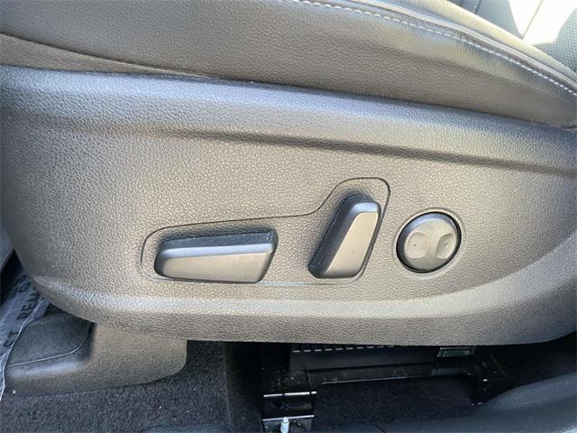 Photo of 2022 Silver Hyundai SANTA FE HEV