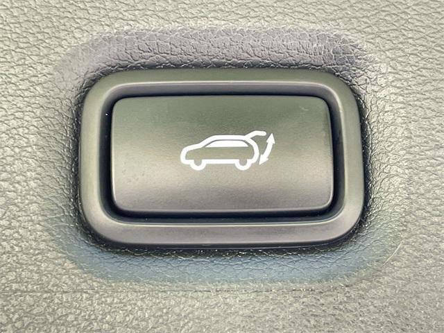 Photo of 2022 Silver Hyundai SANTA FE HEV