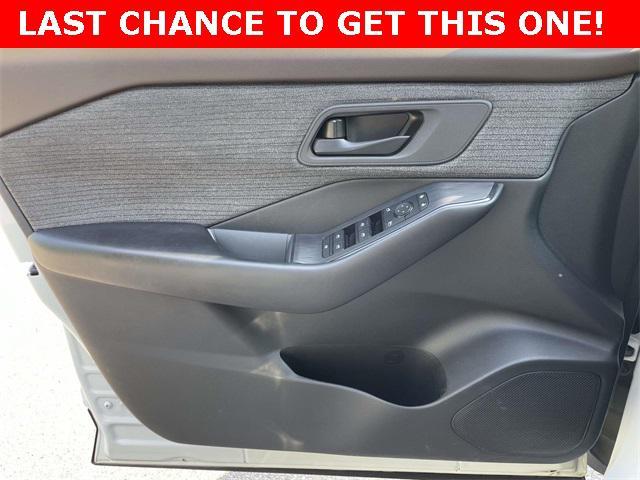 Photo of 2023 White Nissan Rogue