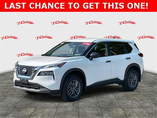 Photo of 2023 White Nissan Rogue