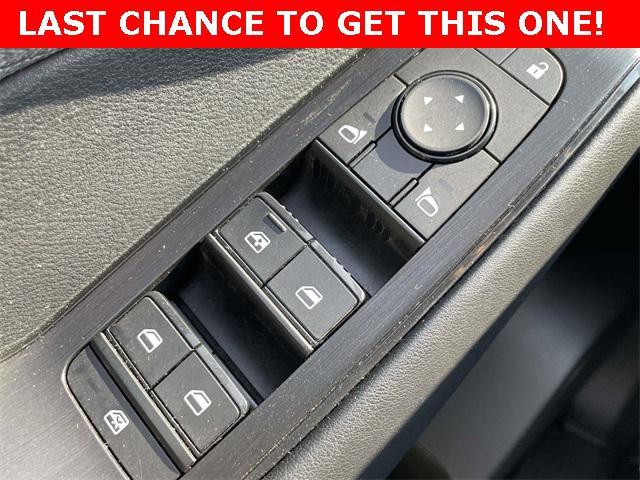 Photo of 2023 White Nissan Rogue