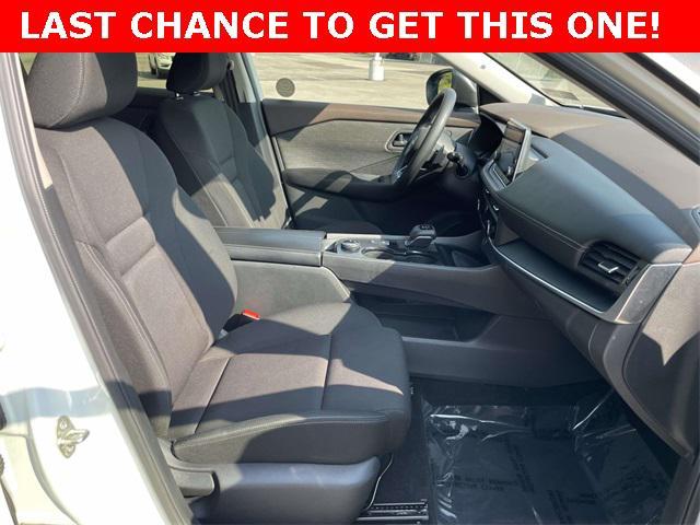 Photo of 2023 White Nissan Rogue