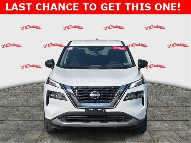 Photo of 2023 White Nissan Rogue