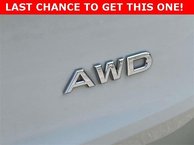 Photo of 2023 White Nissan Rogue