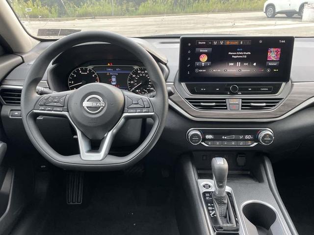 Photo of 2025 Gun Metallic Nissan Altima