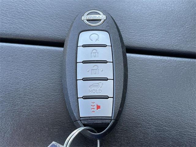 Photo of 2022 Silver Nissan Rogue