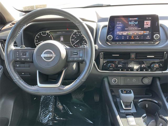 Photo of 2022 Silver Nissan Rogue