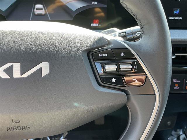 Photo of 2022 Snow White Pearl Kia EV6