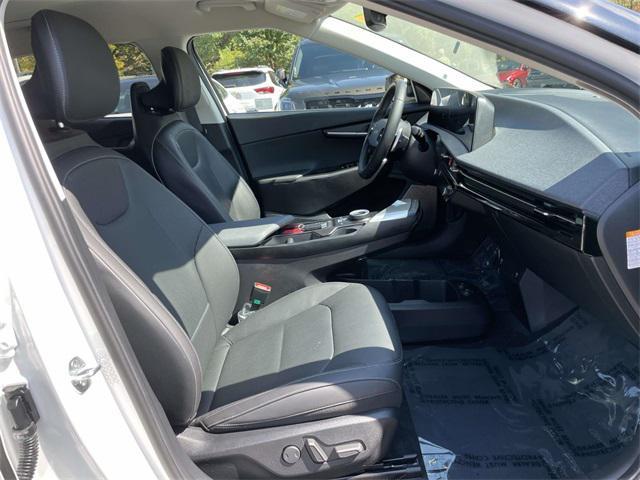 Photo of 2022 Snow White Pearl Kia EV6