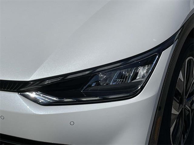 Photo of 2022 Snow White Pearl Kia EV6