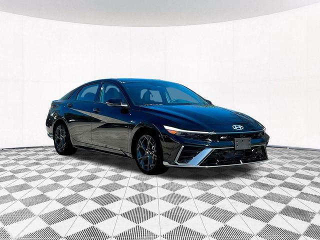 Photo of 2025 Black Hyundai ELANTRA