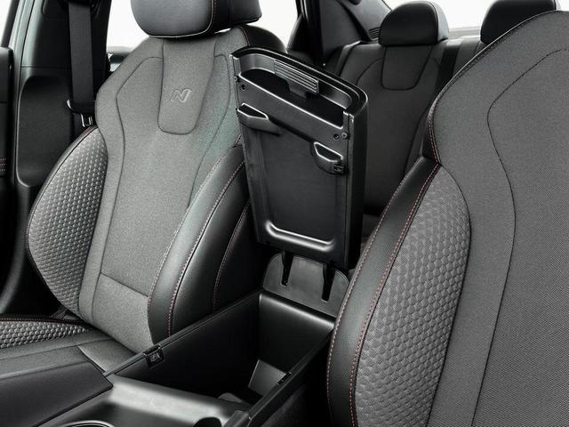 Photo of 2025 Black Hyundai ELANTRA