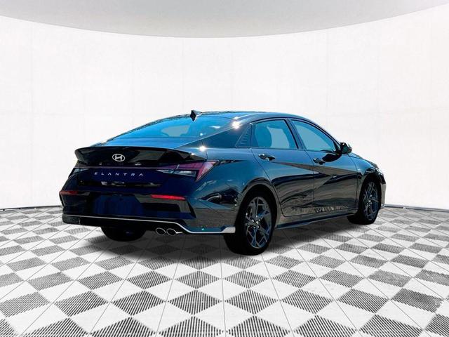 Photo of 2025 Black Hyundai ELANTRA