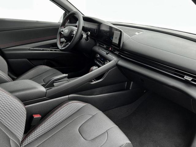 Photo of 2025 Black Hyundai ELANTRA